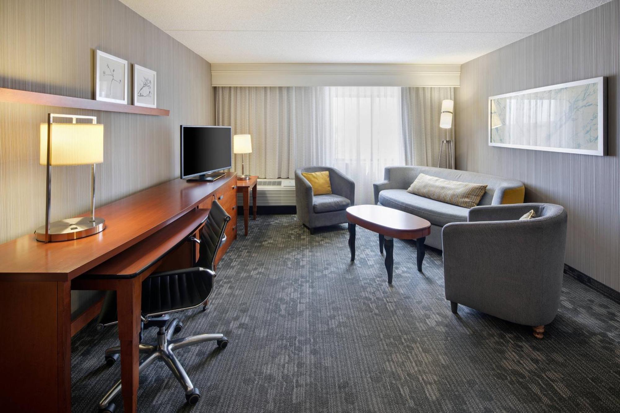 Courtyard Cleveland Бийчууд Екстериор снимка