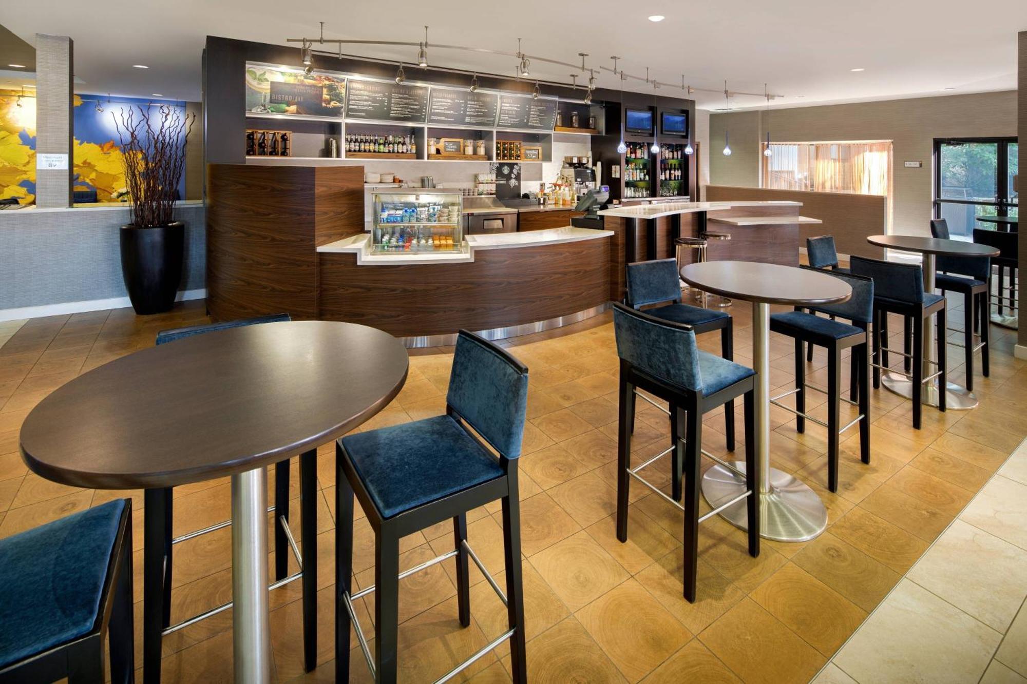 Courtyard Cleveland Бийчууд Екстериор снимка