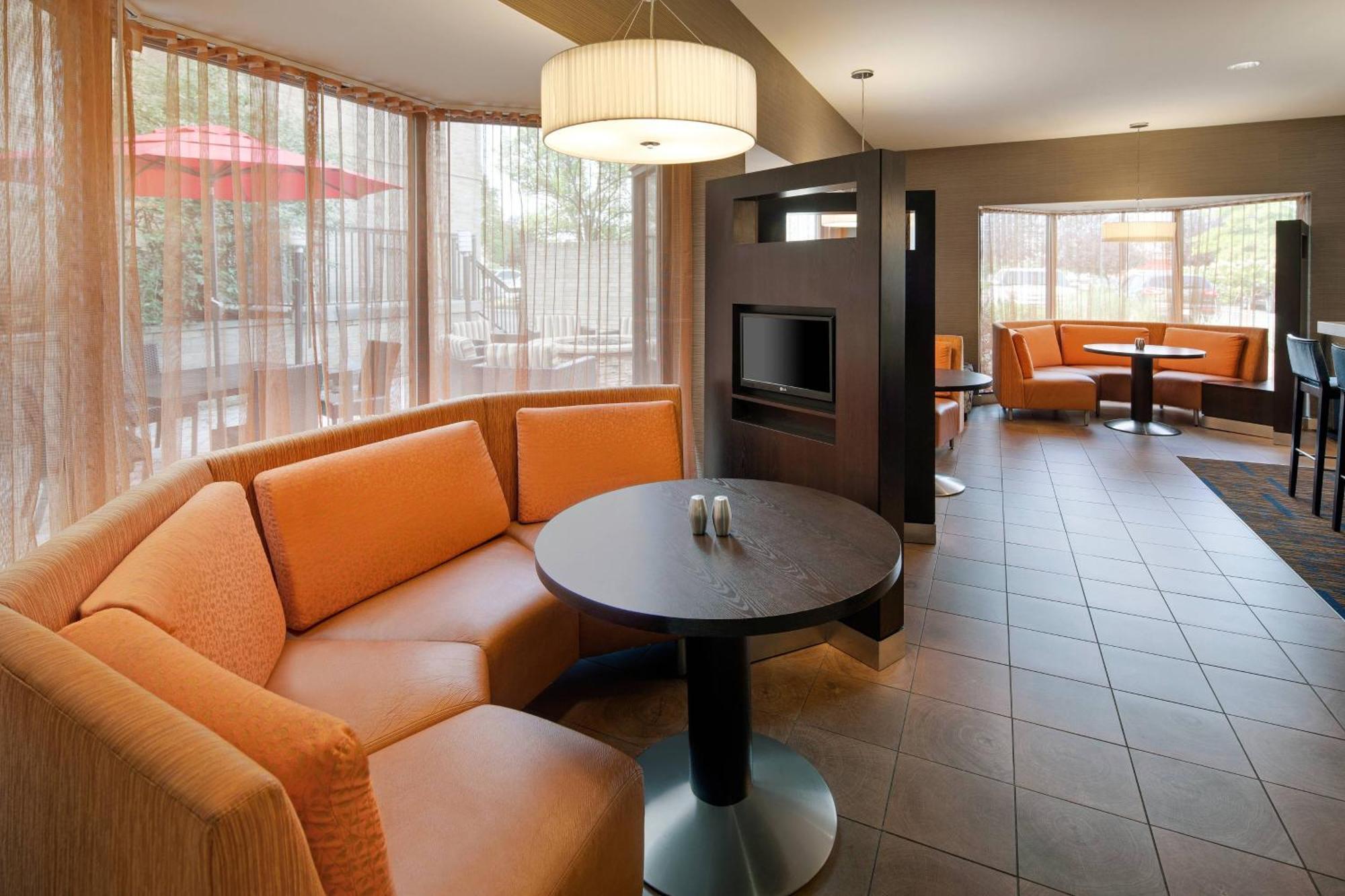 Courtyard Cleveland Бийчууд Екстериор снимка