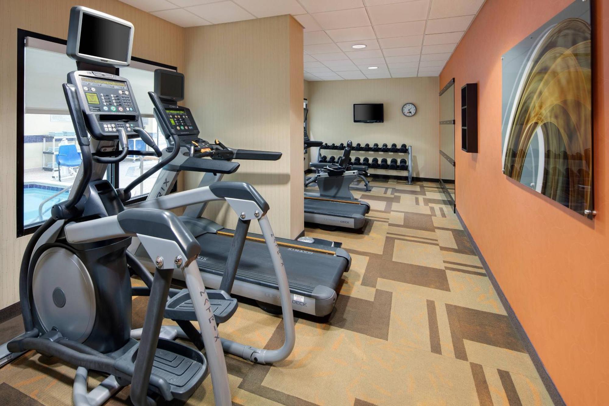 Courtyard Cleveland Бийчууд Екстериор снимка