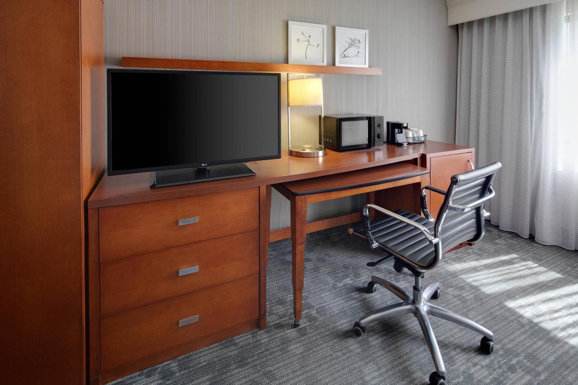 Courtyard Cleveland Бийчууд Екстериор снимка