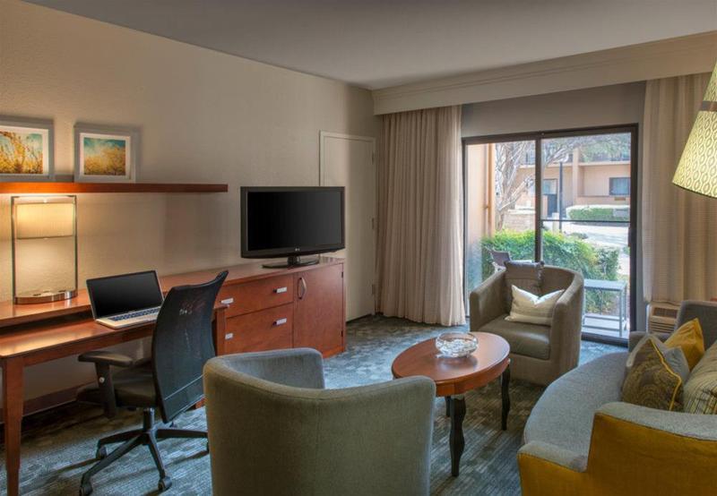 Courtyard Cleveland Бийчууд Екстериор снимка