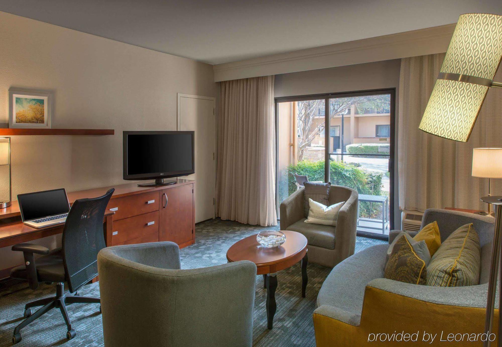 Courtyard Cleveland Бийчууд Екстериор снимка