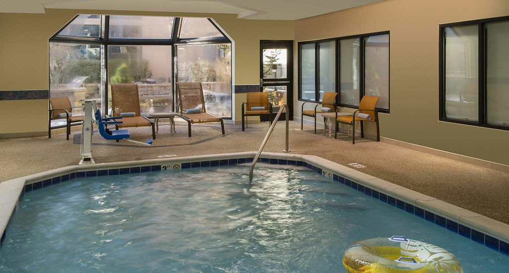 Courtyard Cleveland Бийчууд Екстериор снимка